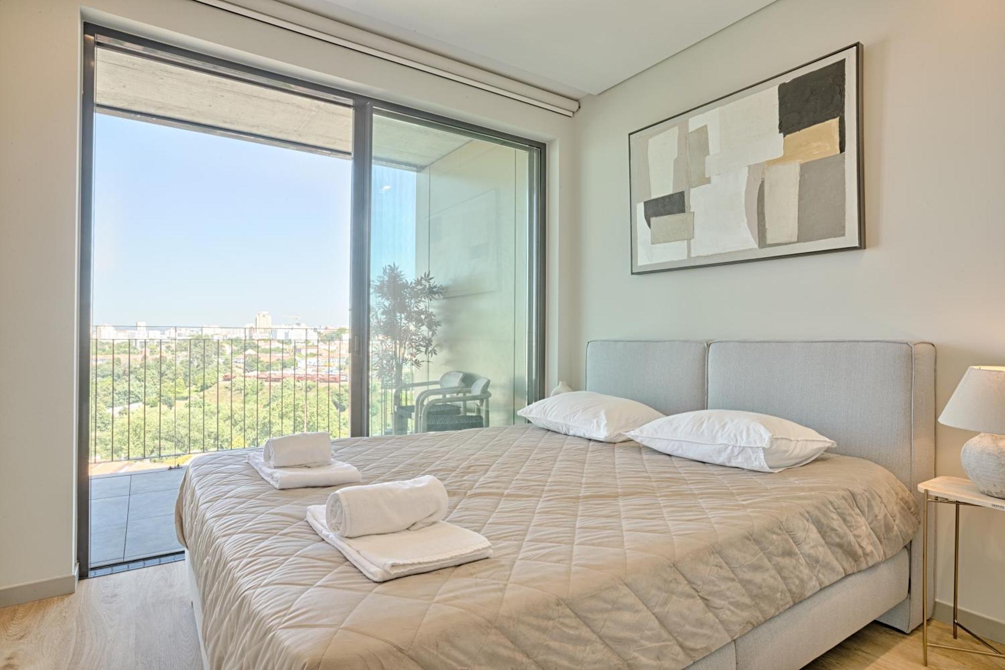 Ferienwohnung Brand New Luxurious Ap T2 - Amazing View- With Garage Vila Nova de Gaia Exterior foto