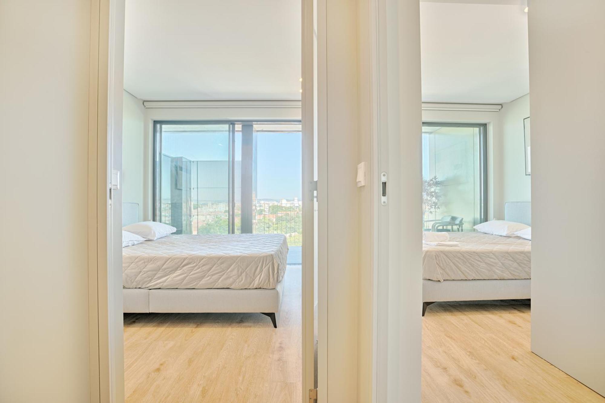 Ferienwohnung Brand New Luxurious Ap T2 - Amazing View- With Garage Vila Nova de Gaia Exterior foto
